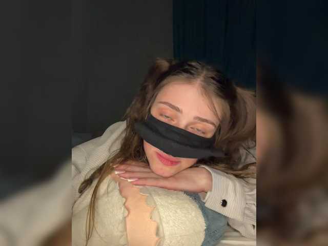 Lovely-eyes live cam on BongaCams
