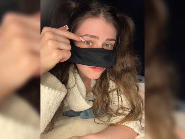 Lovely-eyes live cam on BongaCams