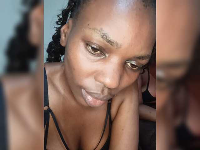 Royalshae live cam on BongaCams