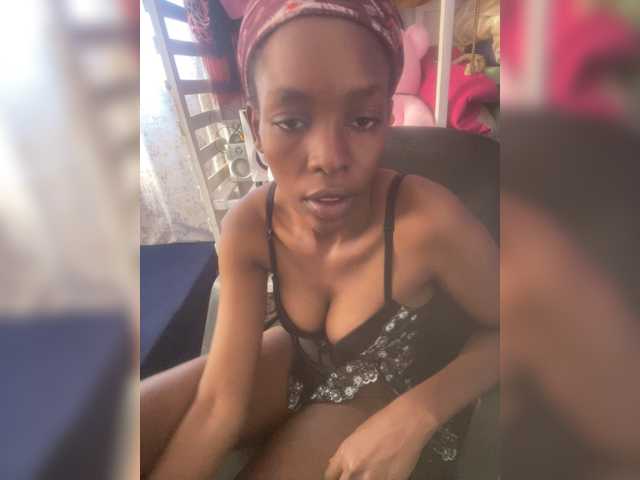 Mishy-123 live cam on BongaCams