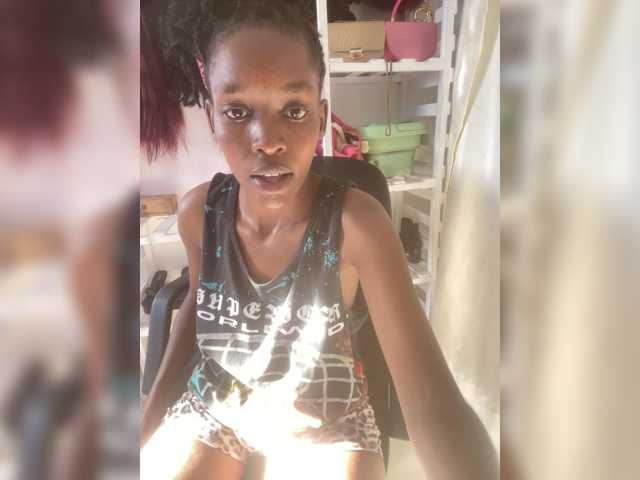 Mishy-123, en vivo ahora en BongaCams