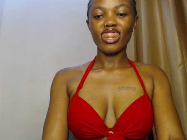 Claireann, live now on BongaCams