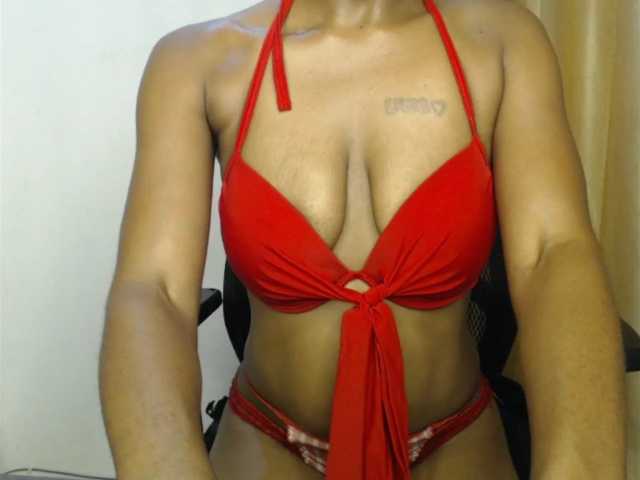 Claireann, live now on BongaCams