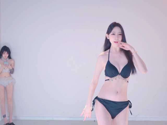 IVE-001 live cam on BongaCams