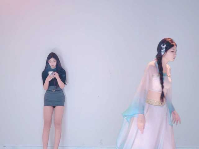 IVE-001 live cam on BongaCams