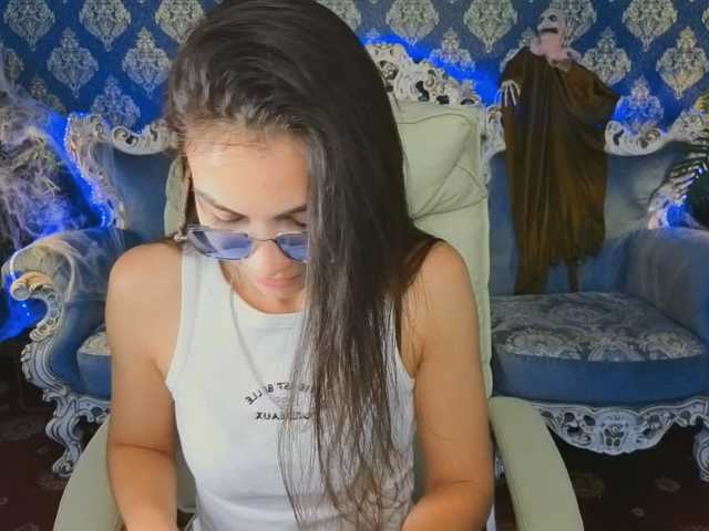 BelllaMiller webcam