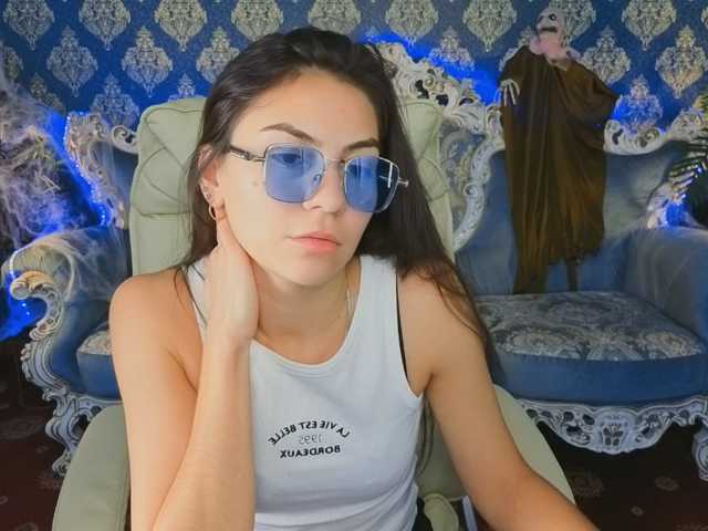 BelllaMiller webcam