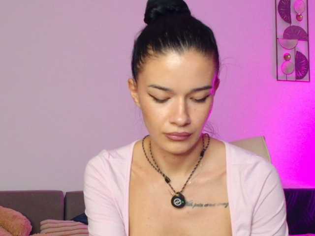 le modèle EvaMillar est en webcam porno dans un show sur le site bongacams, il possède les tags suivants: White/Caucasian,Brunette,Shaved