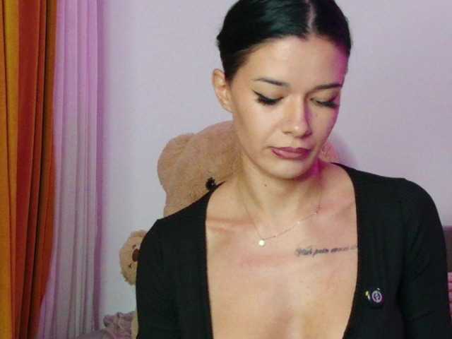 EvaMillar, live now on BongaCams