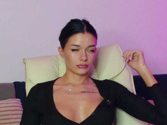 EvaMillar, live now on BongaCams