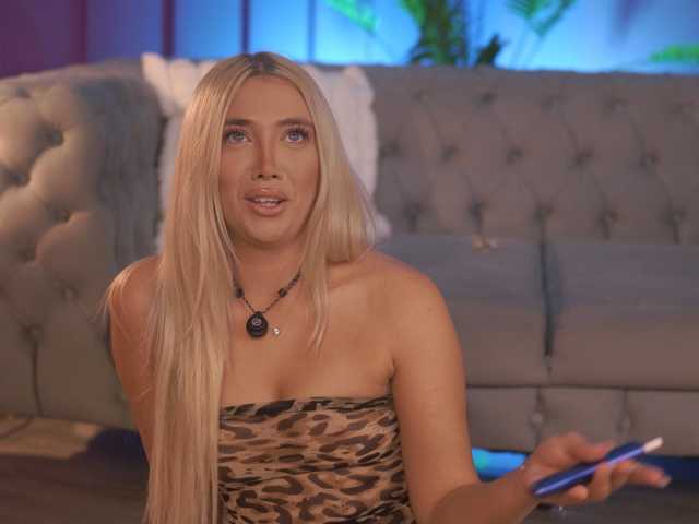 le modèle HottieJessyeX est en webcam porno dans un show sur le site bongacams, il possède les tags suivants: White/Caucasian,Blonde,Shaved