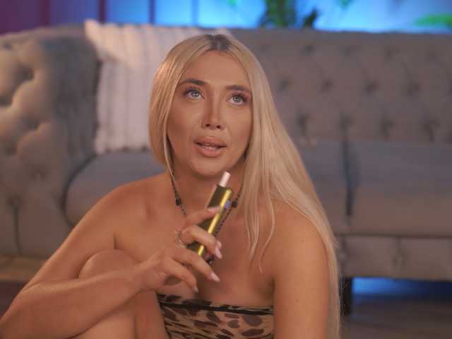 HottieJessyeX live cam on BongaCams