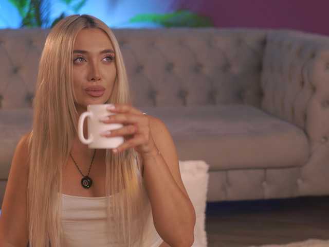 HottieJessyeX webcam