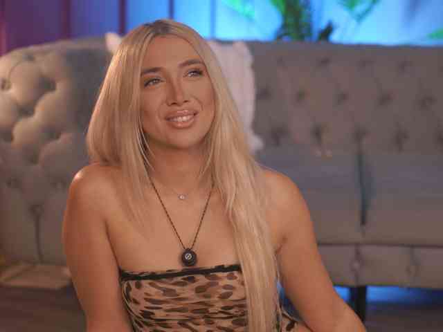 HottieJessyeX webcam