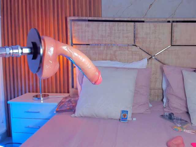 Giialove live cam on BongaCams