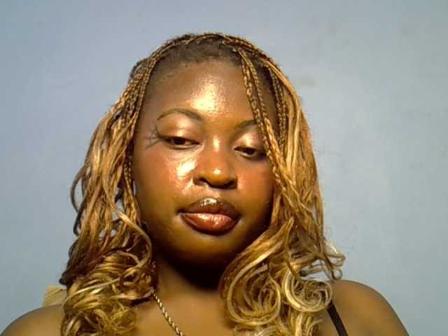 le modèle DaisyafterDarke est en webcam porno dans un show sur le site bongacams, il possède les tags suivants: Ebony,Blonde,Trimmed