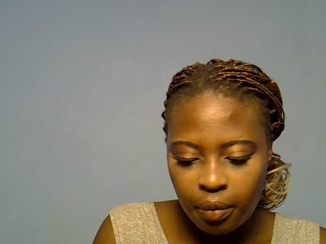 le modèle DaisyafterDarke est en webcam porno dans un show sur le site bongacams, il possède les tags suivants: Ebony,Blonde,Trimmed