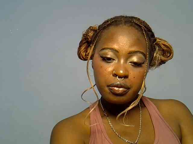 Model: DaisyafterDarke