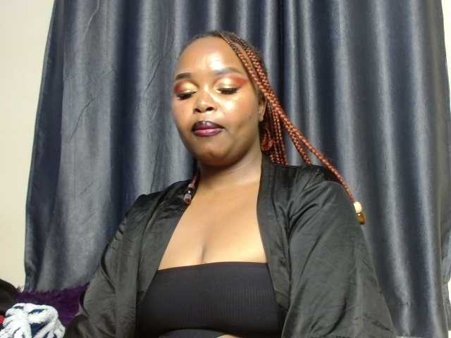 le modèle Missbehaved1 est en webcam porno dans un show sur le site bongacams, il possède les tags suivants: Ebony,Redhead,Shaved