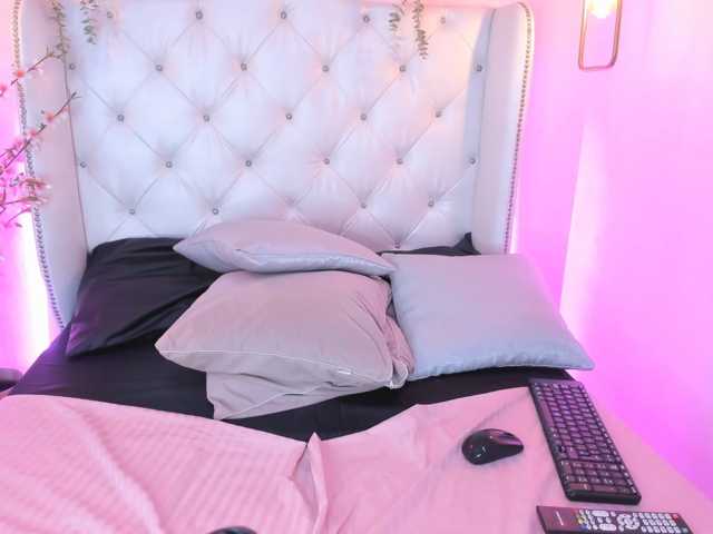AshleyyMonroe live cam on BongaCams