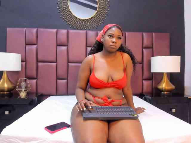 LilithCurvyy