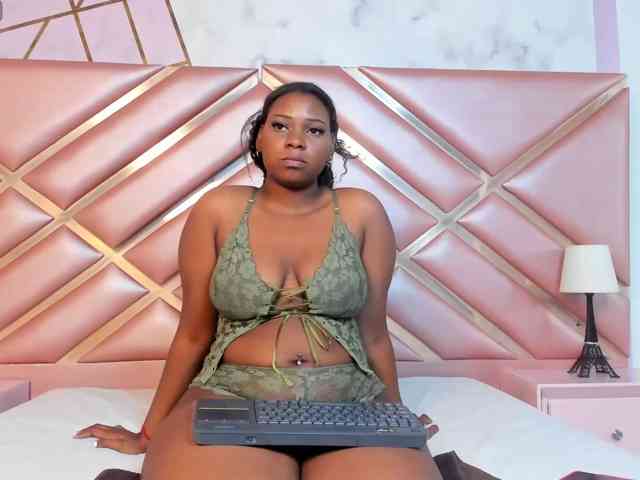 LilithCurvyy
