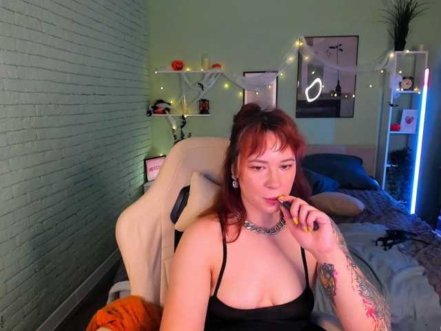 Eden-Edwards live cam preview
