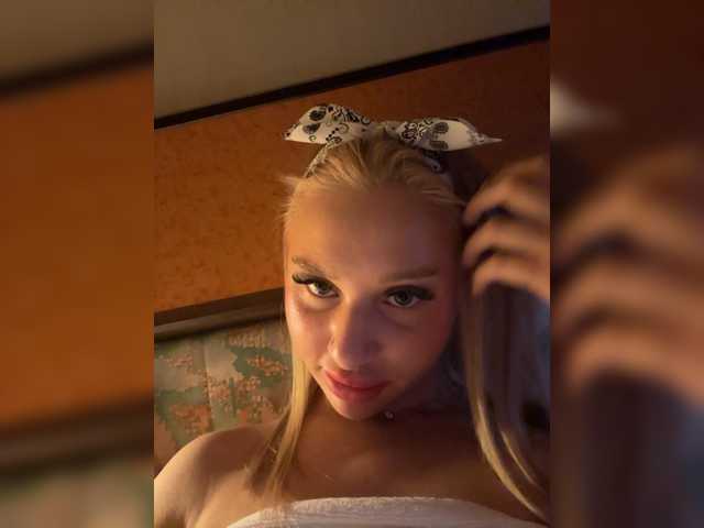 Alenka397 live cam on BongaCams