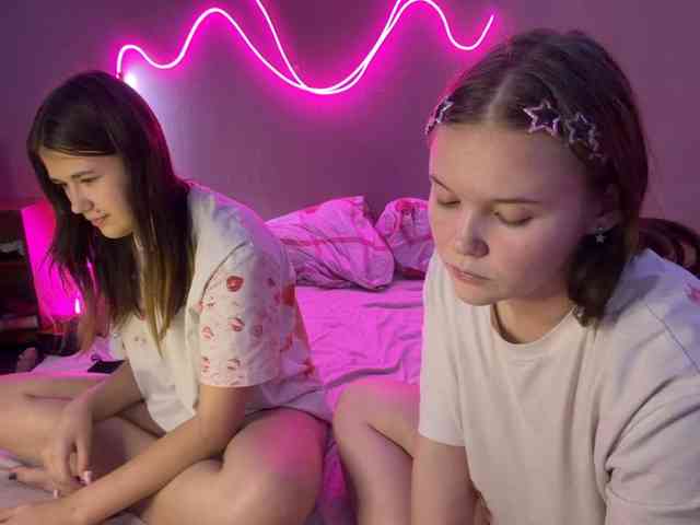 PinkyBabies live couple cam on bongacams