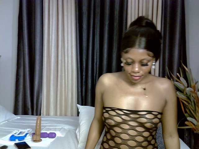 Prettyglam1 live cam on BongaCams