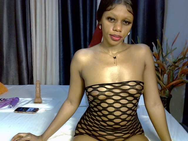 Prettyglam1 live cam on BongaCams