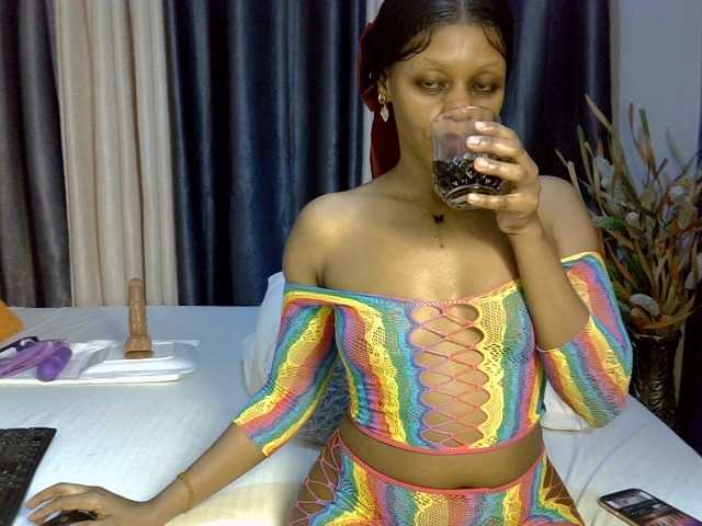 Prettyglam1 live cam on BongaCams