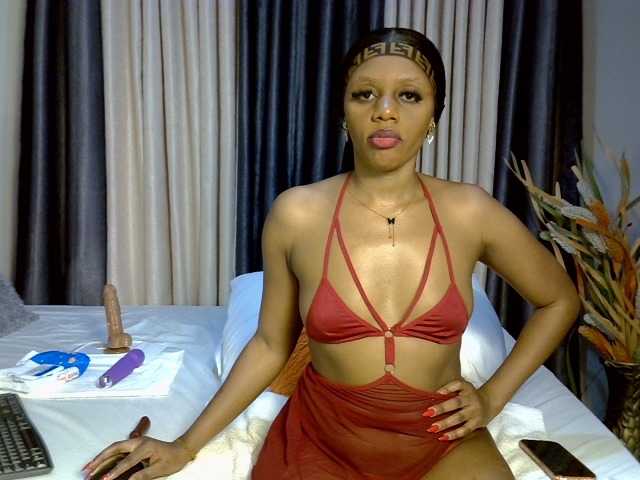 Prettyglam1, live now on BongaCams