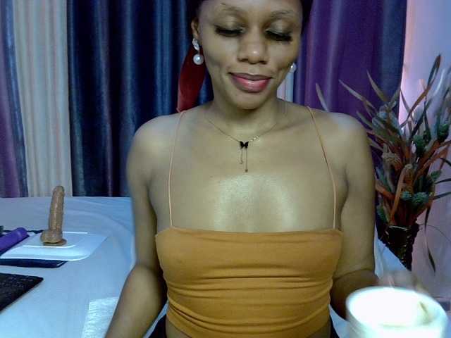 Prettyglam1 live cam on BongaCams
