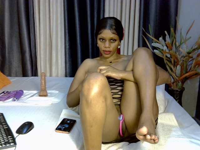 Prettyglam1 live cam on BongaCams