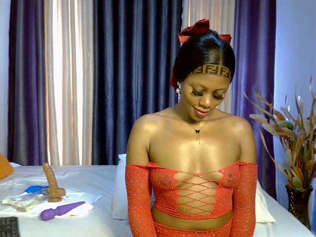 Prettyglam1 live cam on BongaCams
