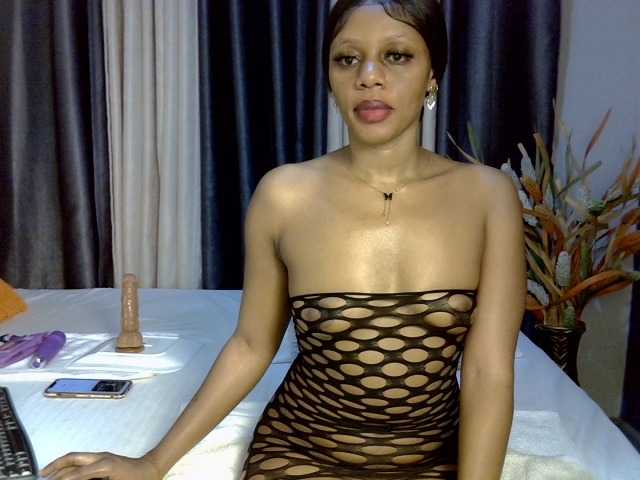 Prettyglam1 live cam on BongaCams