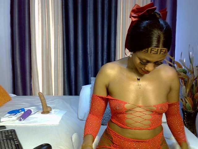 Prettyglam1 live cam on BongaCams