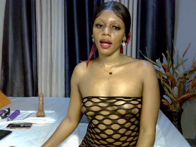 Prettyglam1 live cam on BongaCams