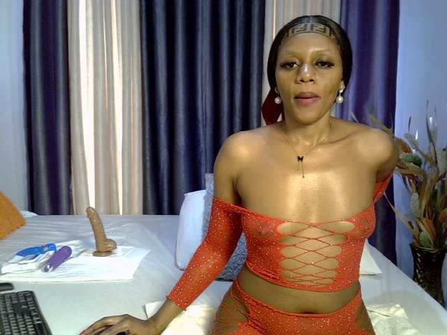Prettyglam1 live cam on BongaCams