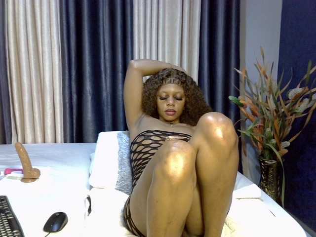 Prettyglam1 live cam on BongaCams