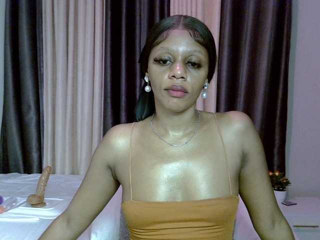 Prettyglam1 live cam on BongaCams