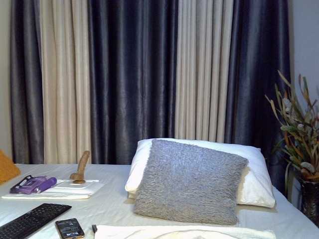 Prettyglam1 live cam on BongaCams