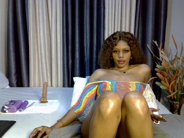 Prettyglam1 live cam on BongaCams