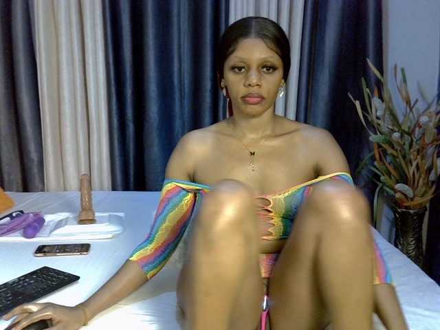 Prettyglam1 live cam on BongaCams