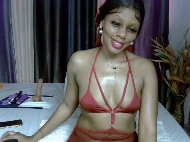 Prettyglam1 live cam on BongaCams