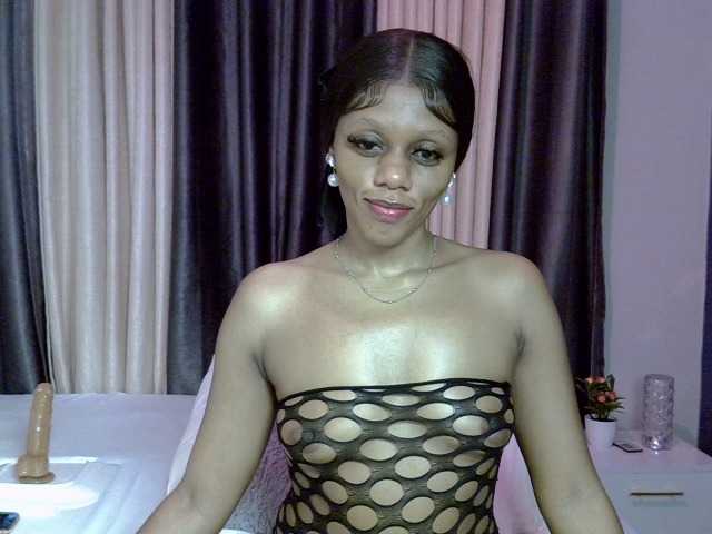 Prettyglam1 live cam on BongaCams
