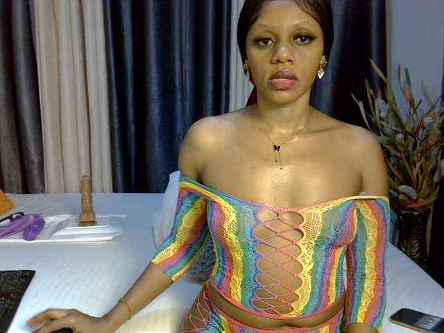 Prettyglam1 live cam on BongaCams