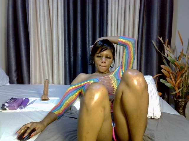 Prettyglam1 live cam on BongaCams