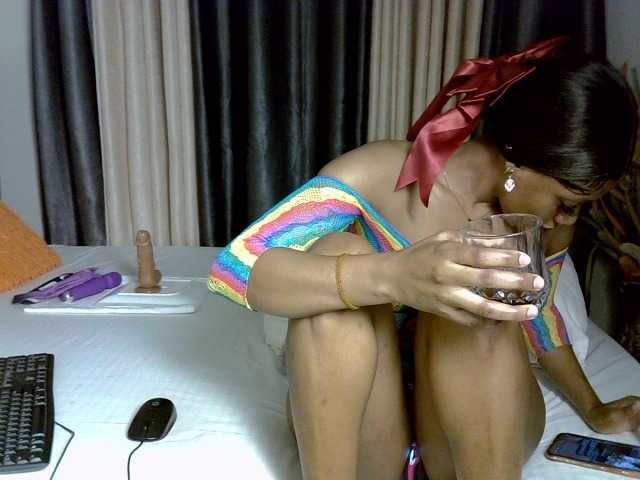 Prettyglam1 live cam on BongaCams